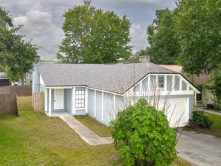 1306 Bramblewood Dr — Photo 2