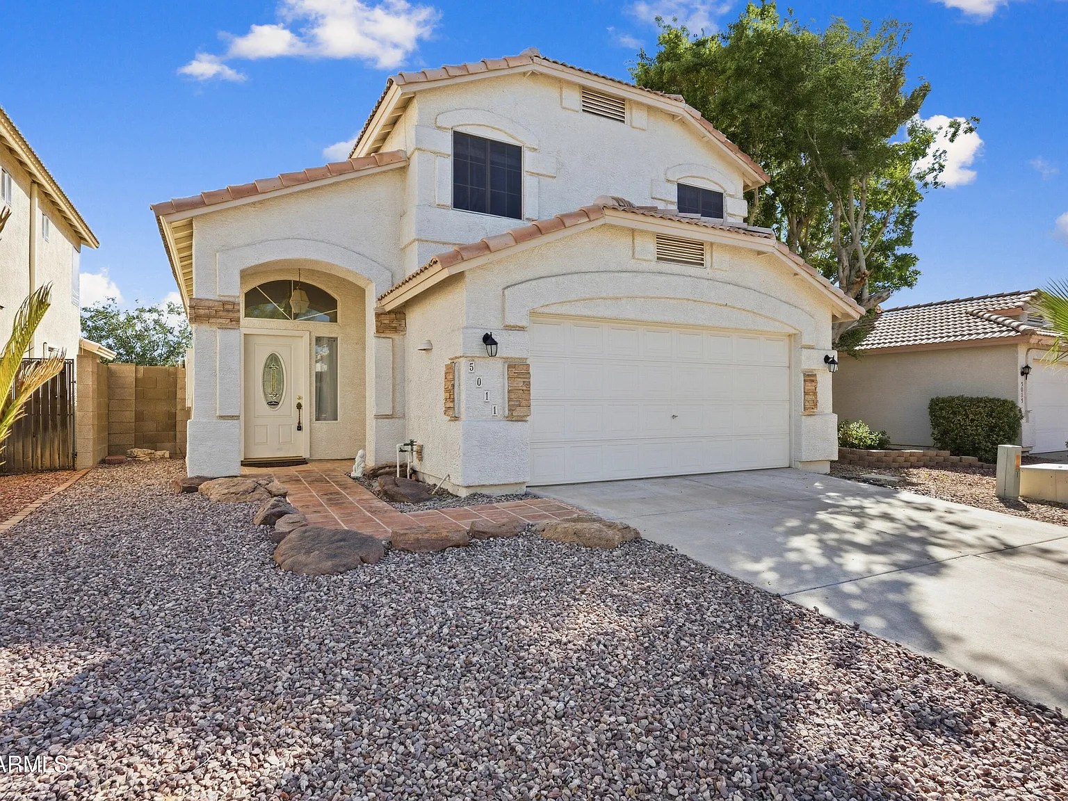 3 bed, 2.5 bath, 1705 sqft, $2,090 — Photo 1