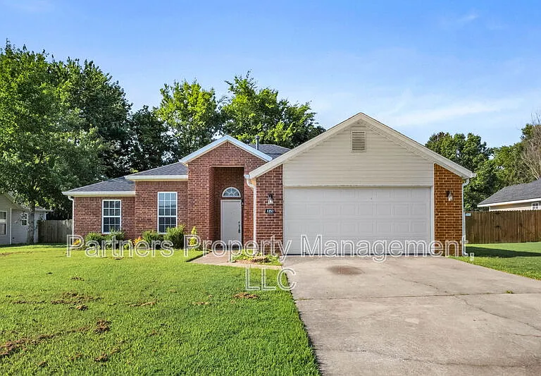 1257 Fox Run Ln — Photo 1