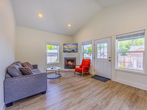 2nd image of 2631 NE Quay Ave