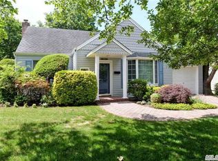 195 Lakeview Dr, Hewlett, NY 11557