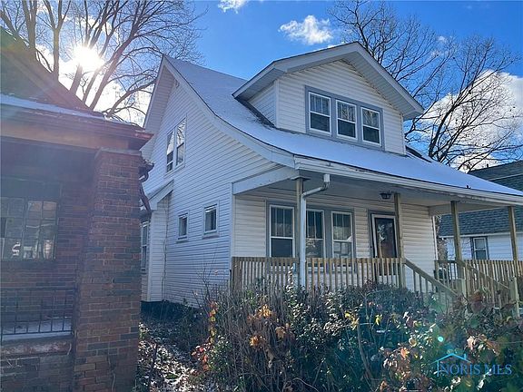 2nd image of 1805 Oakwood Ave