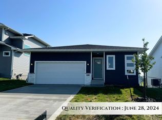16609 Mill Pond Dr, Urbandale, IA 50323