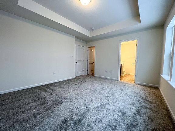 5th image of 326 Bay St