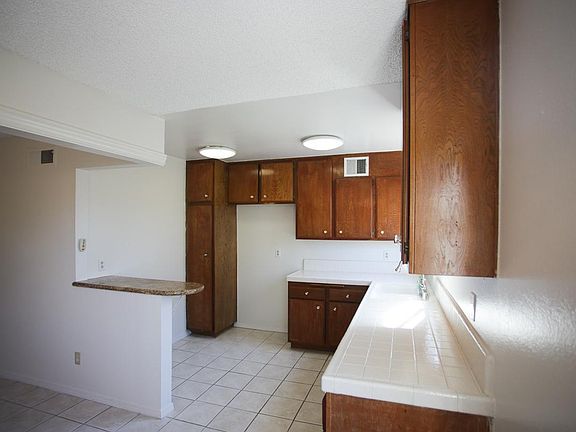 5th image of 1711 Grismer Ave APT 29