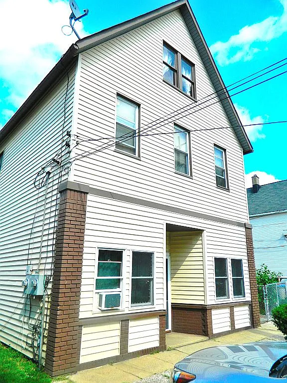 2323 W 7th St photo 1
