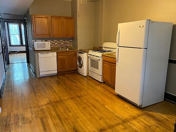 2nd image of 853 N Wolcott Ave APT 3