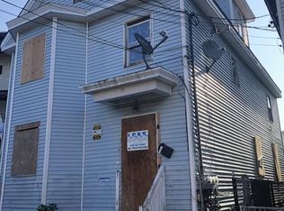 21 Bunkerhill St, Lawrence, MA 01841