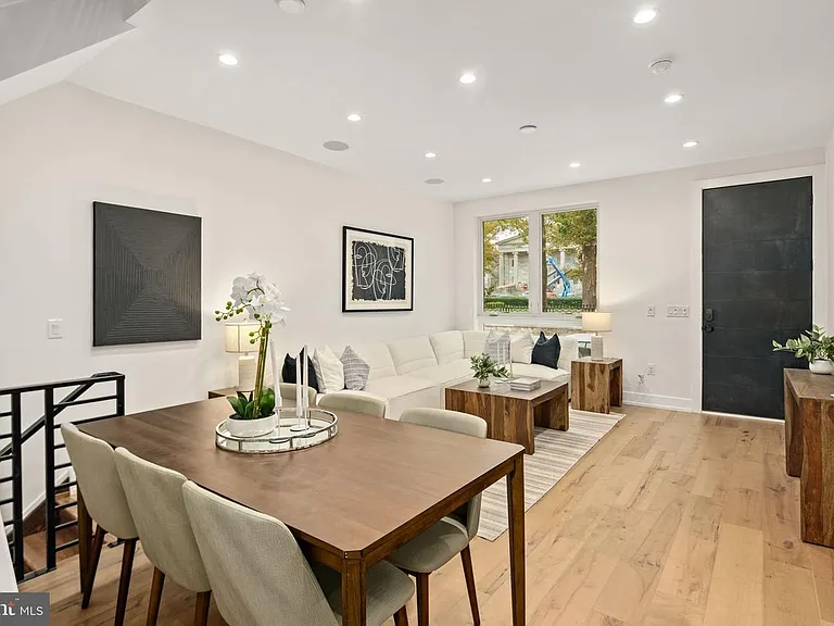 2403 Grays Ferry Ave — Photo 4