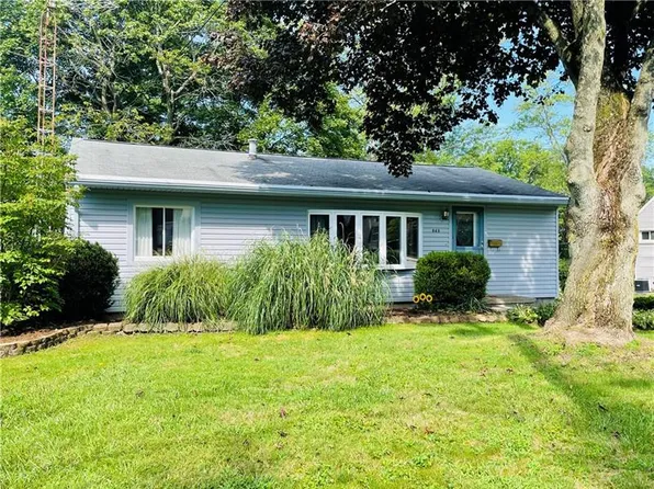 849 Richmond Dr, Hermitage, PA 16148