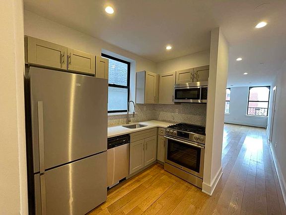 5th image of 301 W 111th St #C5