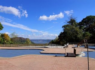 647 Sierra Vista Ln, Valley Cottage, NY 10989