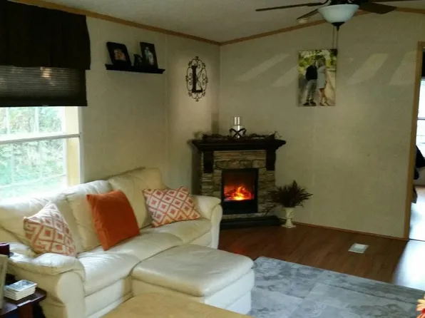 15 Reinhardt Hl, Beach Lake, PA 18431