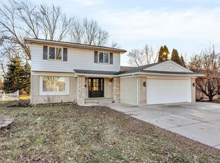 2988 Parliament Dr, Troy, MI 48083