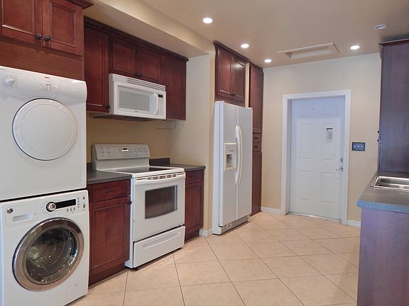 4th image of 1613 NW 5th Ave