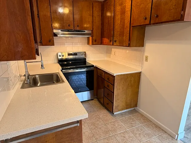 2220 Lincoln Ave #L — Photo 5