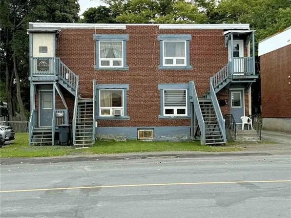 30 Water St #20, Campbellton, NB E3N 1A7