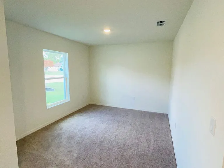 1701 SE Manth Ln — Photo 5