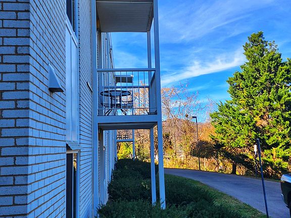 3rd image of 6509 Carefree Ln #101