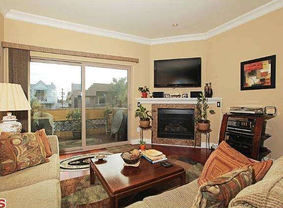 5th image of 1135 S Shenandoah St Unit 301