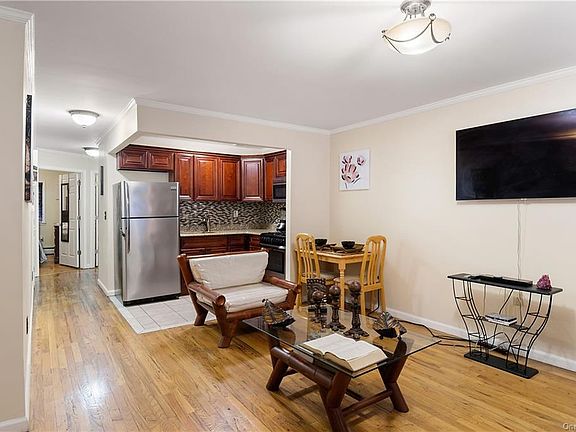2nd image of 3775 Willett Ave