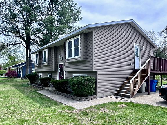 2nd image of 3775 Macarthur Rd