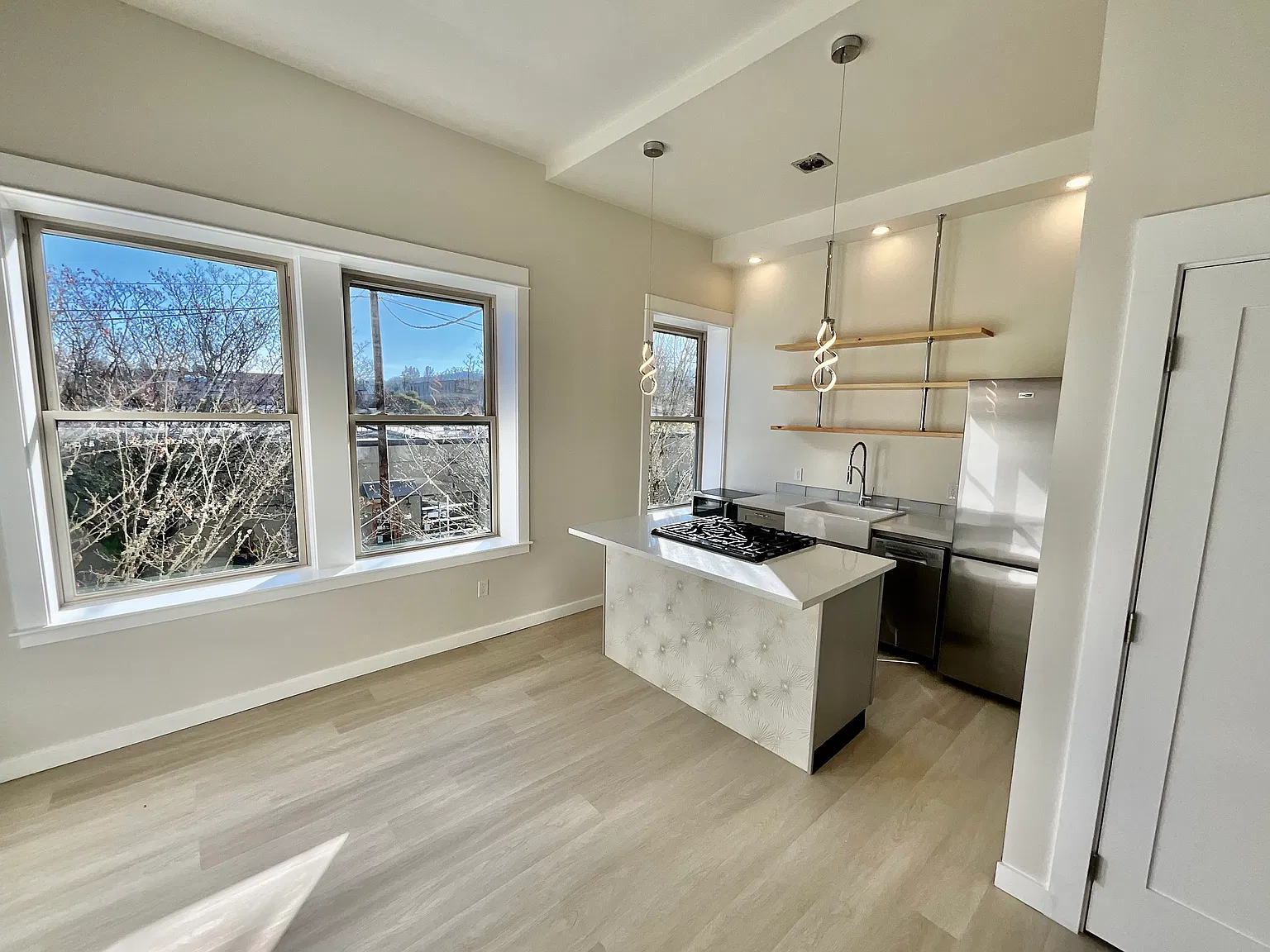 8928 N Lombard St — Photo 1