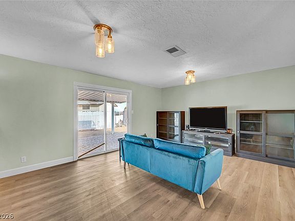 5th image of 329 Santa Fe St