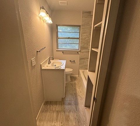 3rd image of 300 SE 20th St
