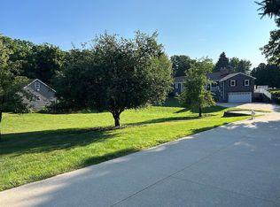 2570 Genesee St, Delafield, WI 53018