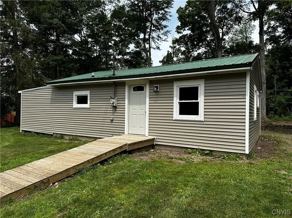 5613 Tennyson Ln, Tully, NY 13159