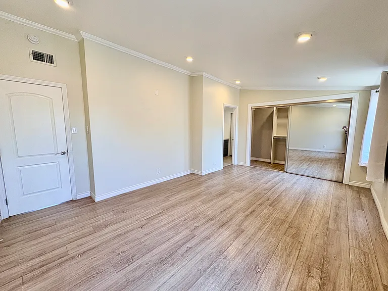 975 N Grammont Ave — Photo 18