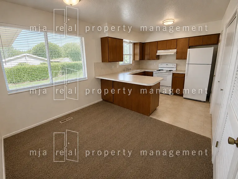 1428 W 300 N — Photo 9
