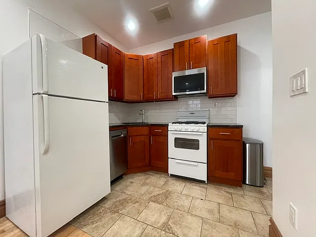 338 8th St #3R — Photo 2