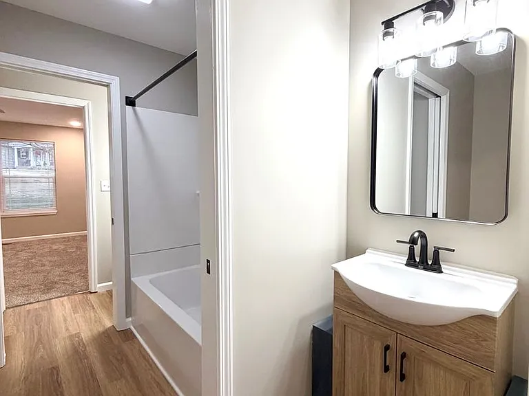 511 Glenstone Springs Dr — Photo 32