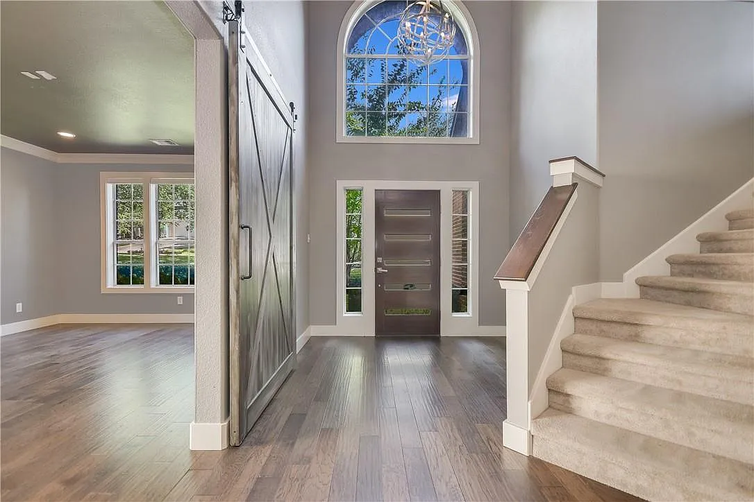 4 bed, 2.5 bath, 3336 sqft, $3,895 — Photo 3