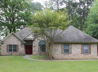 6302 Willowcreek Cir, Texarkana, TX 75503