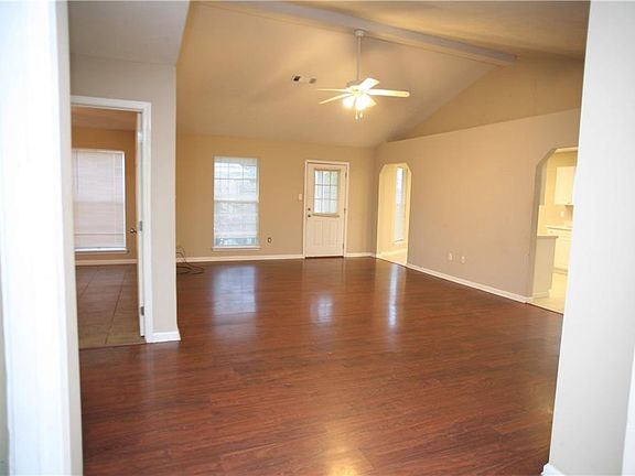 5th image of 700 Woodwind Dr