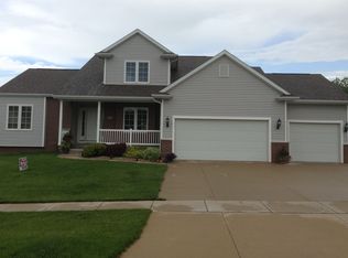 454 Sunset Dr, Fairfax, IA 52228