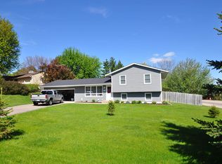 1279 Broadview Ave, Chaska, MN 55318