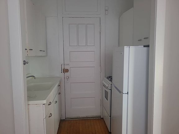 2nd image of 1357-67 W Greenleaf Ave #16415479