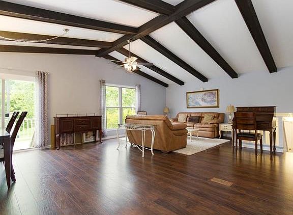 3rd image of 6 Foxboro Ct