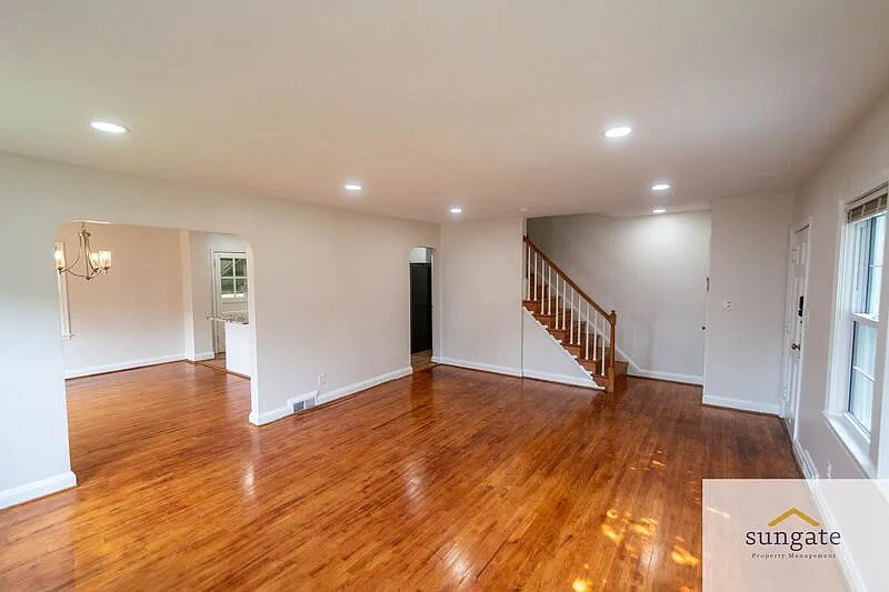 3 bed, 1.5 bath, 1760 sqft, $2,350 — Photo 4