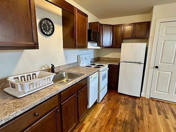 3rd image of 302 N Cameron St #202