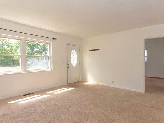 2nd image of 406 Caroline St