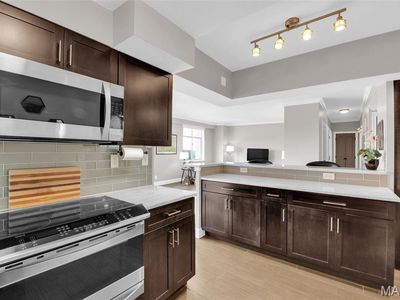 900 S Hanley Rd APT 15B, Saint Louis, MO, 63105