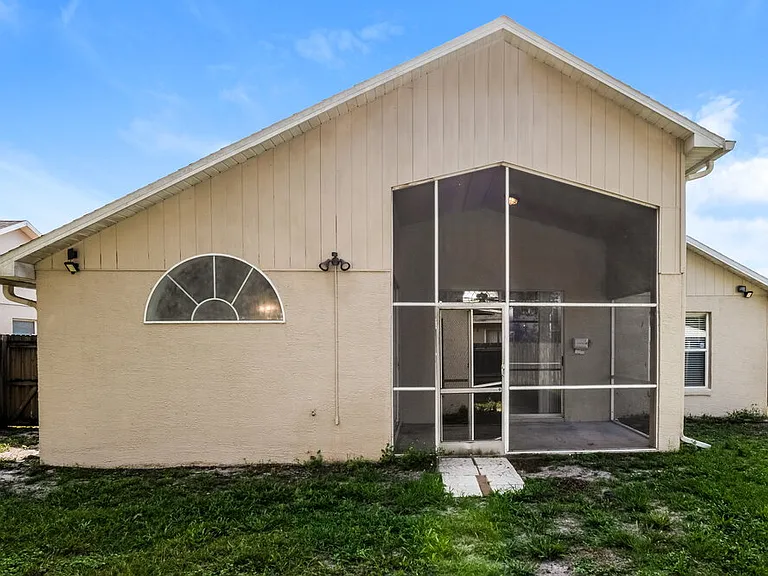 466 Valencia Place Cir — Photo 16
