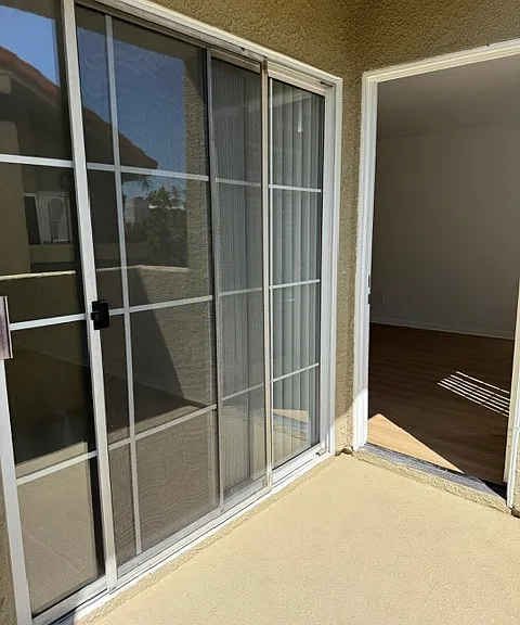 Canoga Luxury Apartments — Photo 26