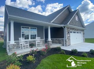 8260 Grande Lake Cir, Temperance, MI 48182