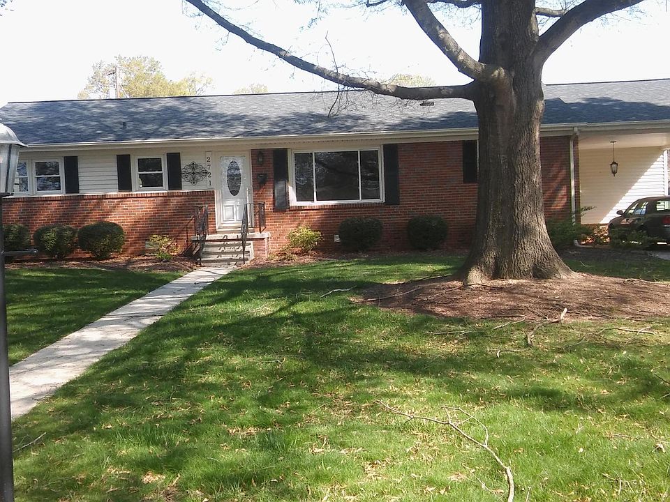 Front of 1400 sqft brick house located in a quiet, centrally located community in New Burlington.